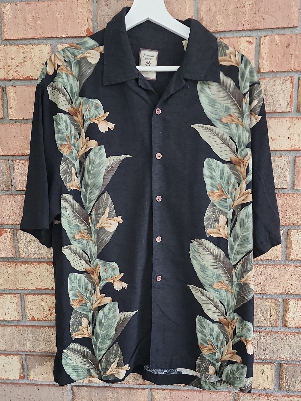 Jamaica Jaxx Size Medium 100%  Silk Authentic Hawaiian Botanical Print SS Shirt